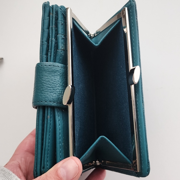 Teal leather wallet - Picture 4 of 8